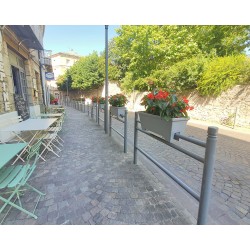 Balconnière sur rambarde